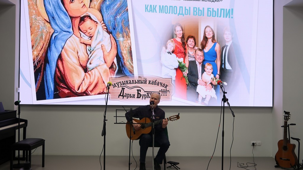 Музыкально поэтическая программа ко Дню матери «Как молоды вы были!»