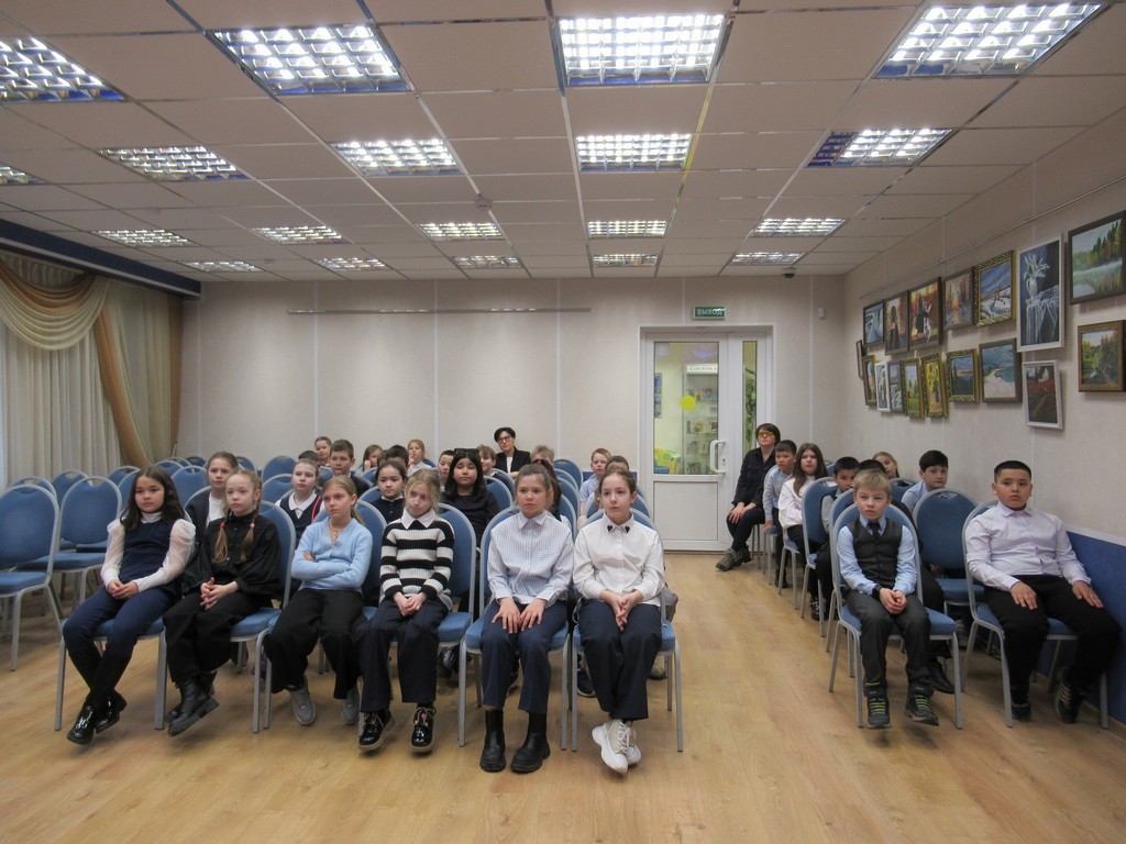 Информационный час «Как человек полетел в космос»